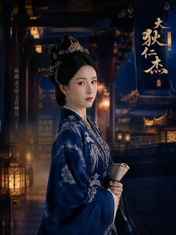 《穿越之凤临天下》短剧封面，黄果短剧人气 TOP1